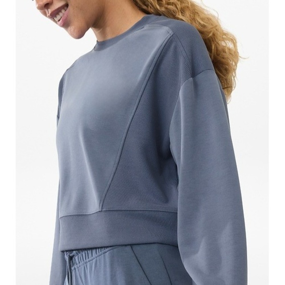 Athleta Women's Large Sweatshirt Seasoft Crewneck Boxy Pullover Blue